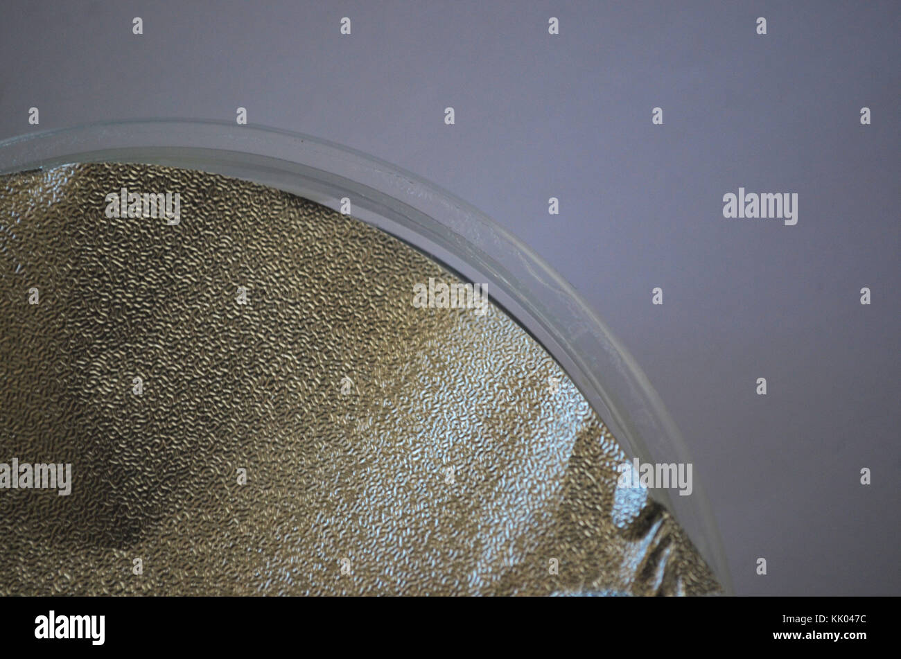 Abstract design close up of aluminium couvercle sur le récipient Banque D'Images