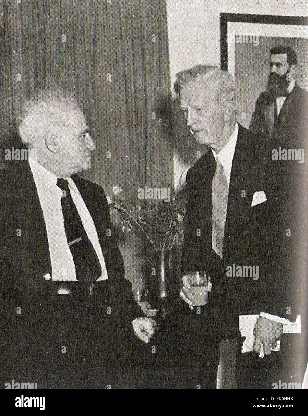 Représentant spécial des Etats-Unis James McDonald se réunit avec PM David Ben Gourion en 1948 Banque D'Images
