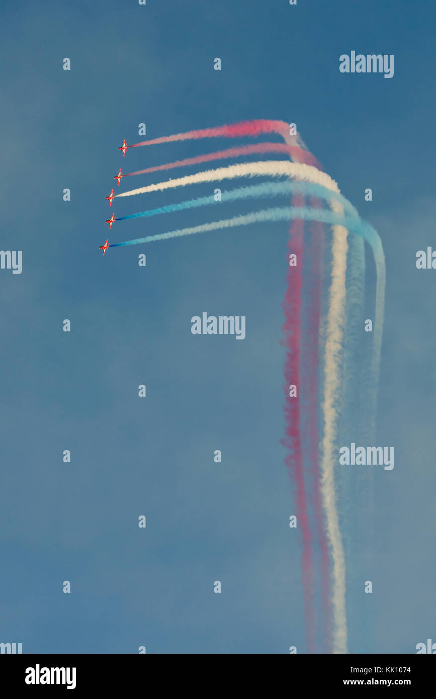 Les FRA Flèches rouges d'effectuer la manœuvre 'python' dans le cadre de leur pleine démonstration de vol au début de la régate en 2017 week-end à Sidmouth Banque D'Images