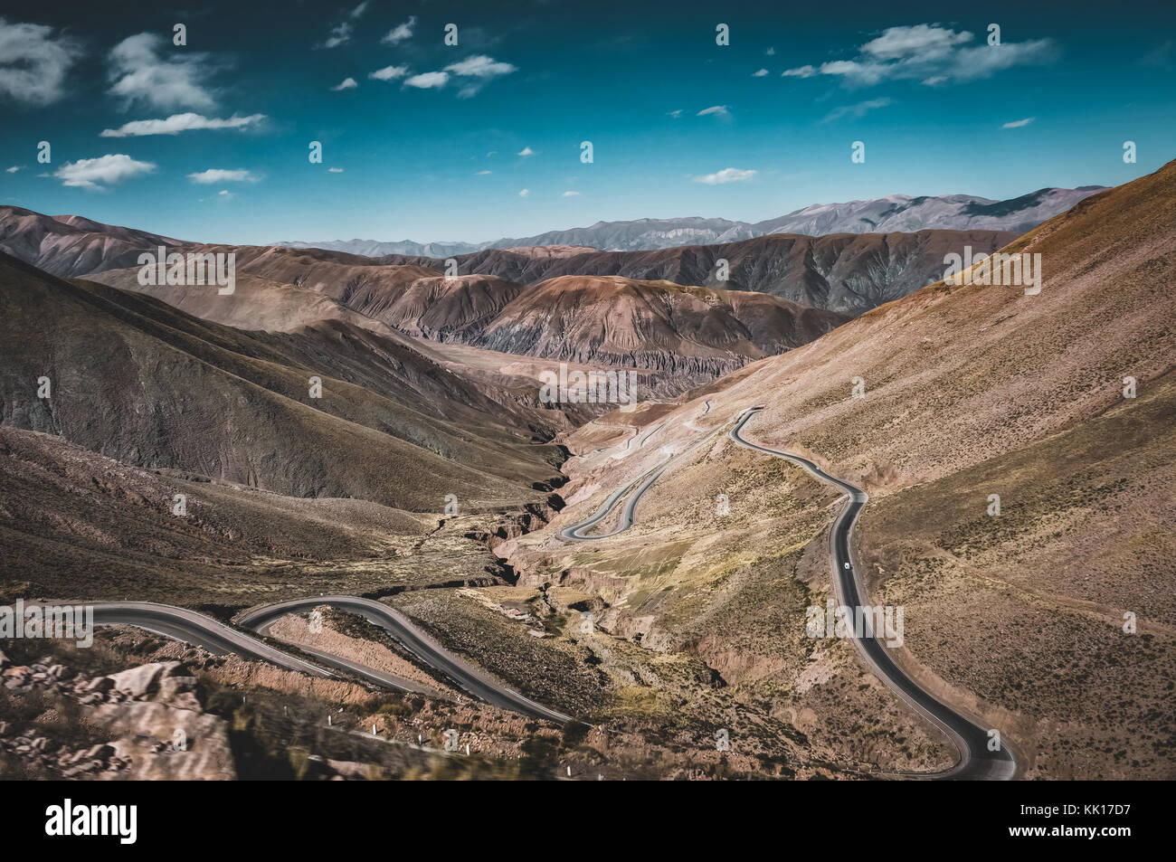 Photo prise au Chili, août 2017 : cuesta de lipan rue serpentine désert d'Atacama au Chili Banque D'Images