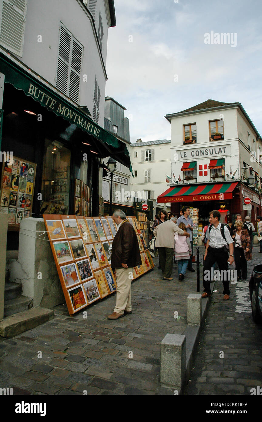 La peinture d'artistes et vente de peintures pour les touristes au trimestre d'artistes à Montmartre sur le chemin de la Basilique du Sacré-Cœur de Paris Banque D'Images