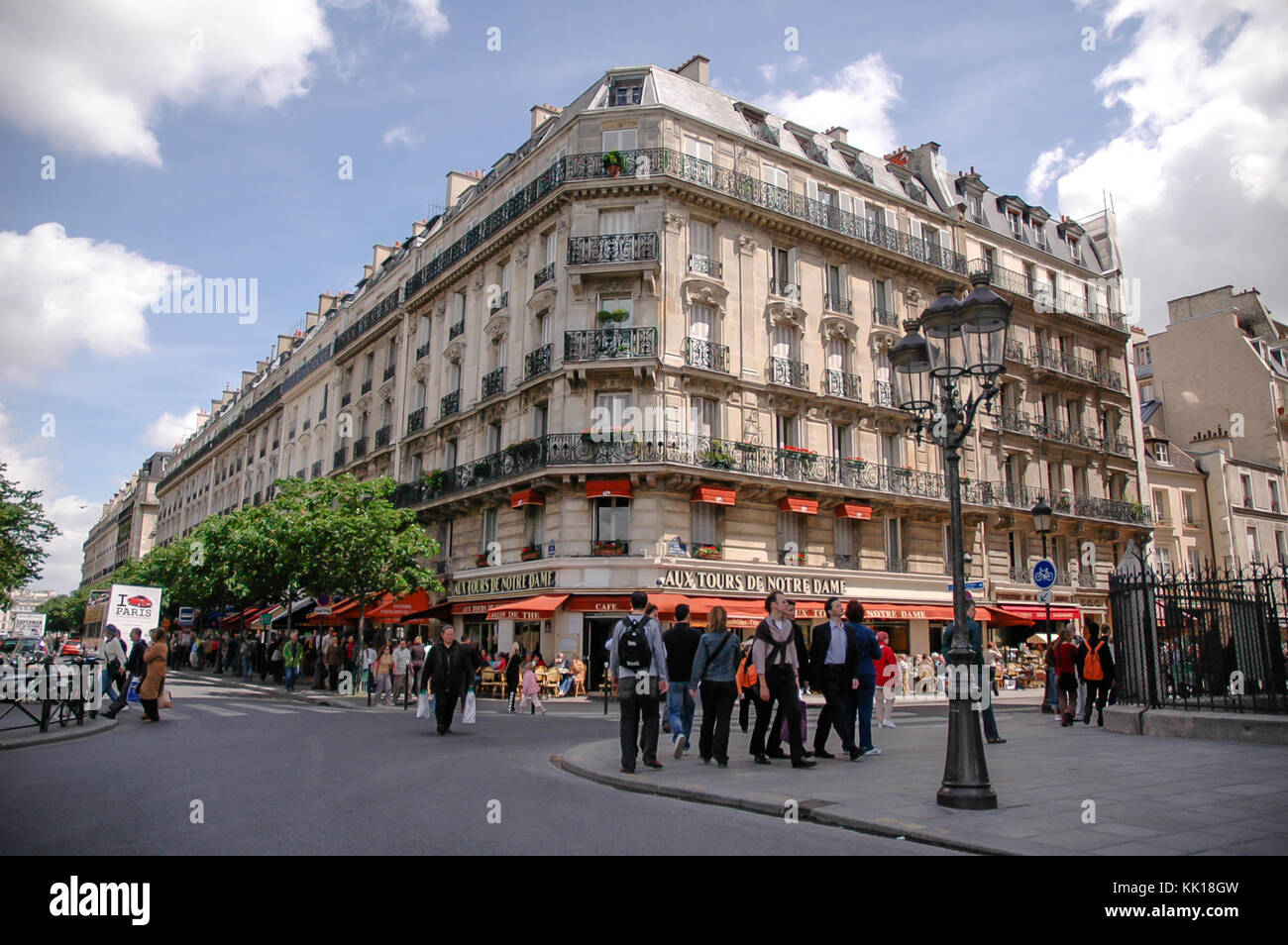 18 Rue Du Cloître Notre Dame 75004 Paris Façade d'Aux Tours de Notre Dame Restaurant à Paris, France Photo Stock -  Alamy