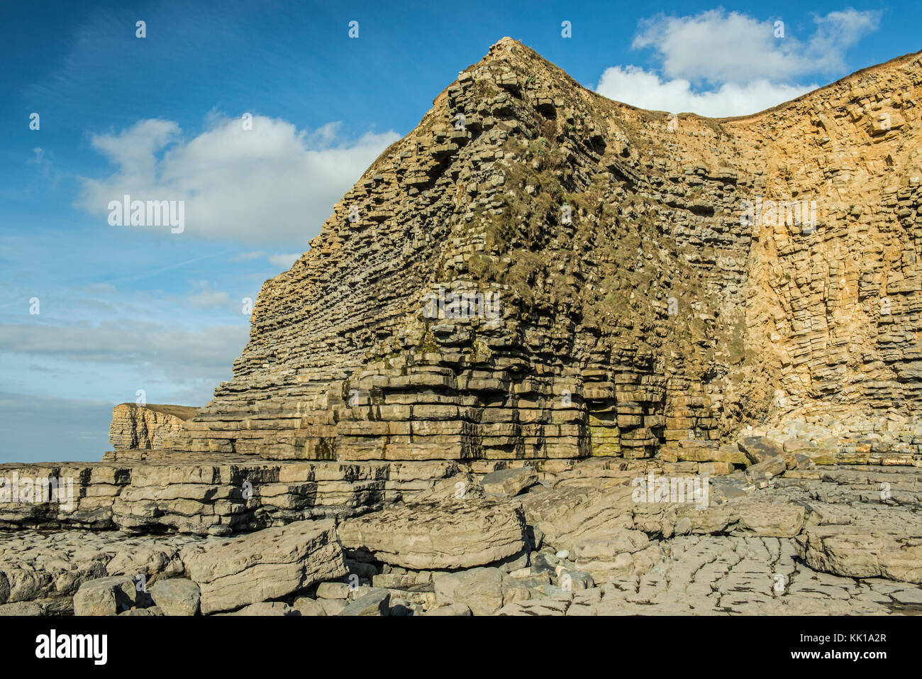 Falaises calcaires à Nash Point Beach sur la côte du Glamorgan, dans le sud du Pays de Galles Banque D'Images