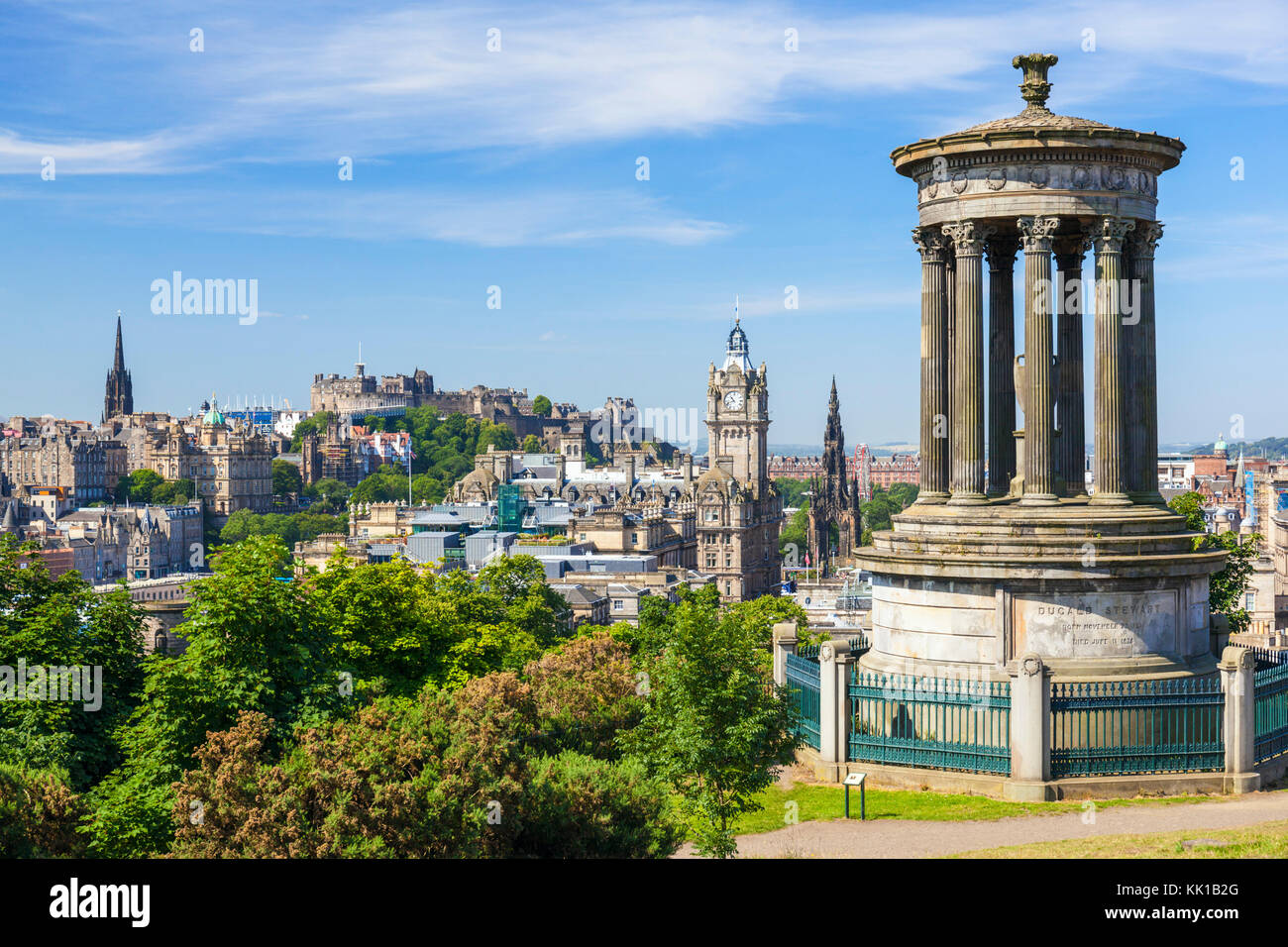 Calton Hill Edinburgh Scotland Edinburgh Dugald Stewart Monument City Center and Skyline of Edinburgh Calton Hill Edinburgh Midlothian Scotland, Royaume-Uni Banque D'Images