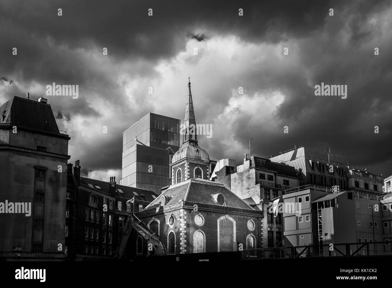 Architecture historique:Wren, Eglise St Mary Abchurch, par le bloc entier BSCU Site, le site de la nouvelle entrée de la station de Banque Cannon Street, London EC4 Banque D'Images