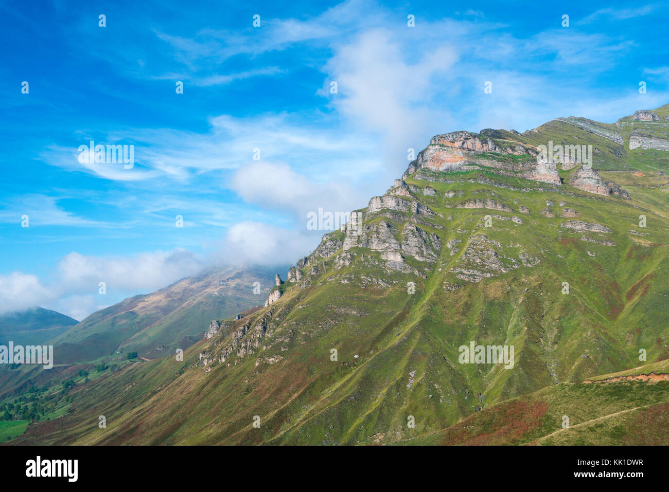 Vue depuis le mirador de covalruyu, miera vallée, valles pasiegos, Cantabria, Spain, Europe Banque D'Images