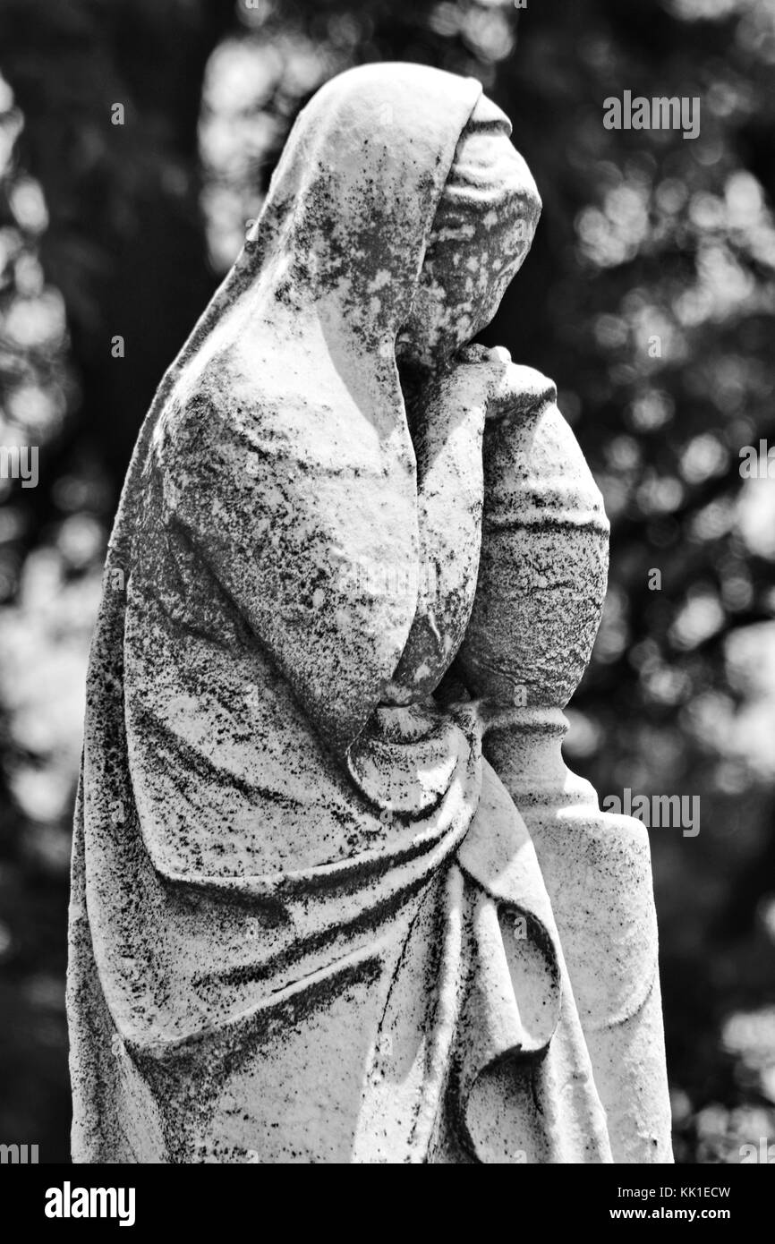 Le calme et la contemplation douloureuse d'une dame robe. Banque D'Images Le calme et la contemplation douloureuse d'une dame robe. Banque D'Images