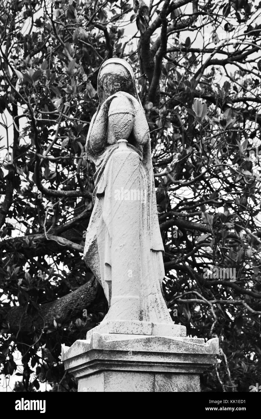 Le deuil d'une contemplative robed dame. Banque D'Images Le deuil d'une contemplative robed dame. Banque D'Images