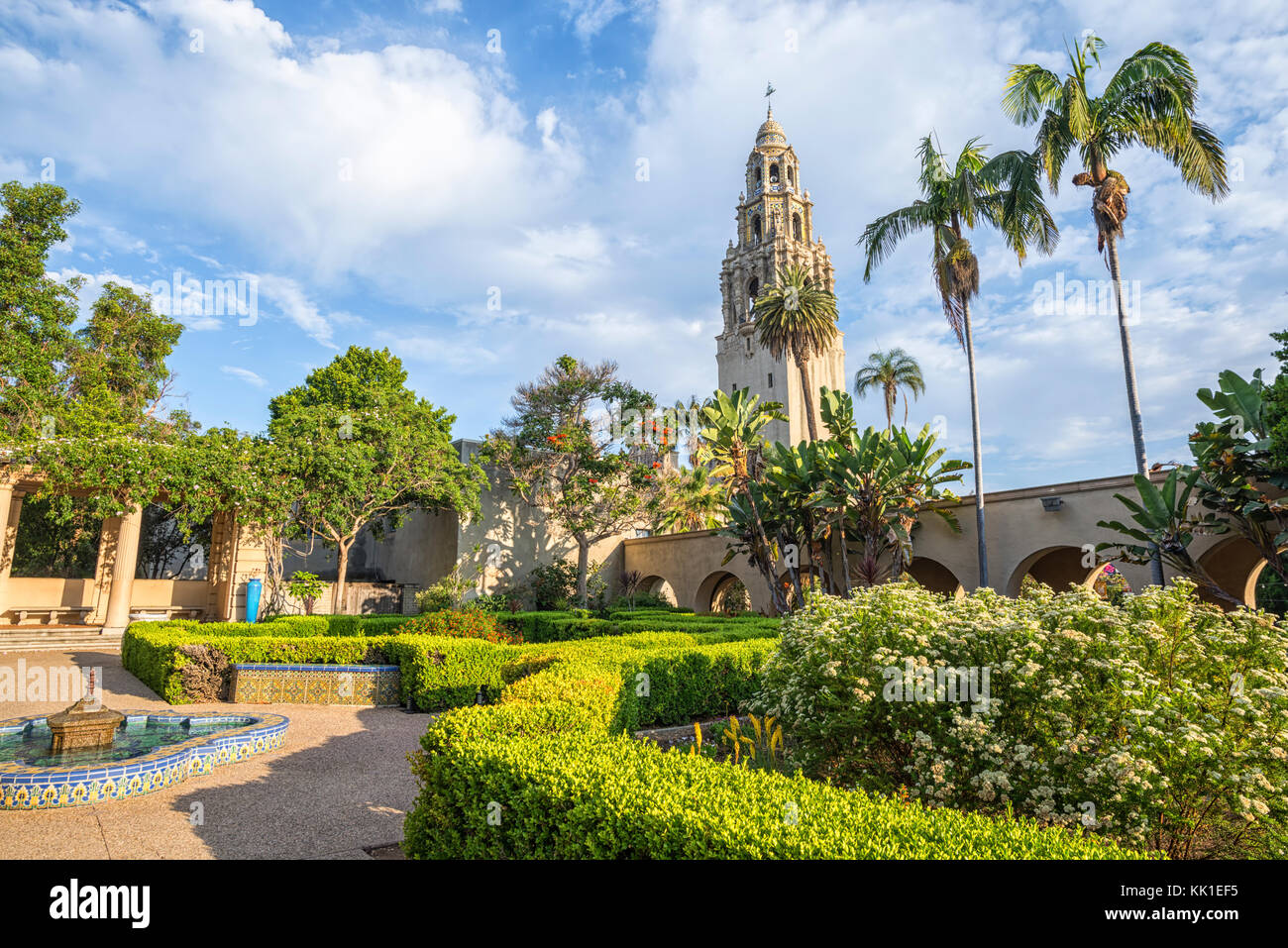 Le Tour de Californie et les jardins de l'Alcazar. Balboa Park, San Diego, Californie, USA. Banque D'Images