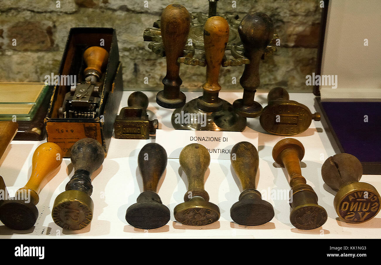 Italie Emilie Romagne Cervia : Musée du sel : timbres pour les travaux administratifs Banque D'Images