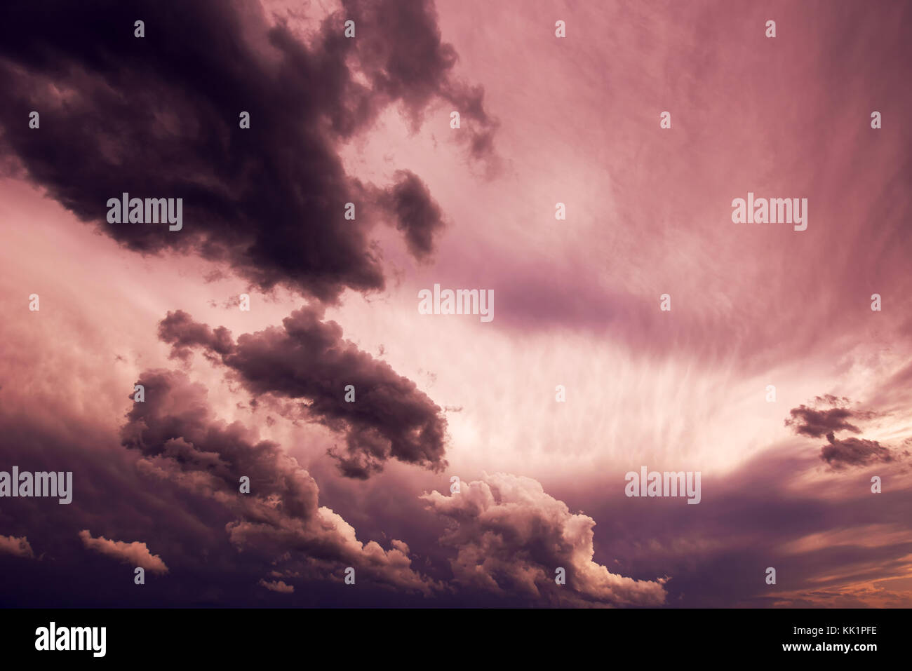 Moody Ciel et nuages avant la pluie Banque D'Images
