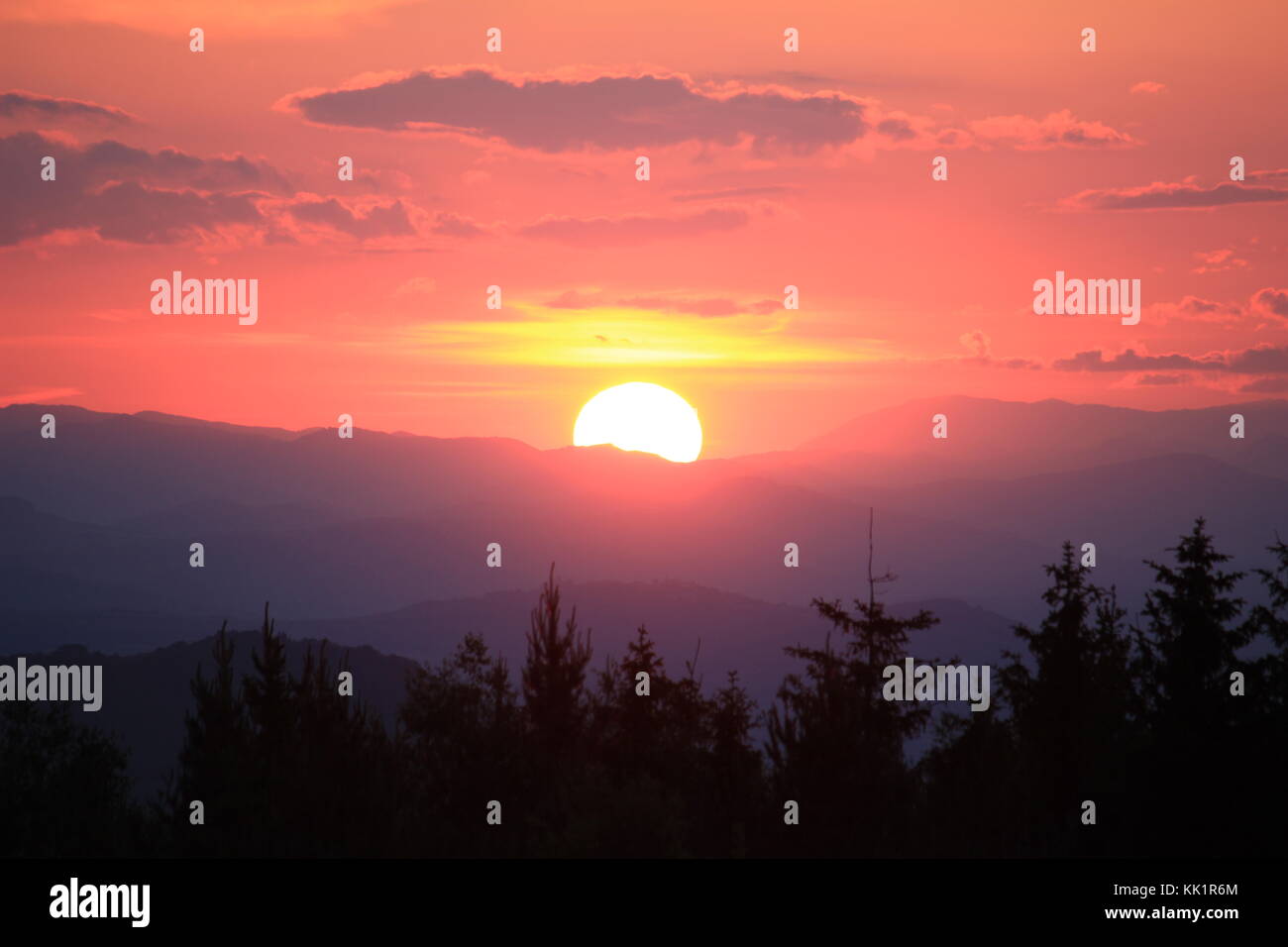 Magnifique coucher de soleil capturé sur vitosha mountain Banque D'Images