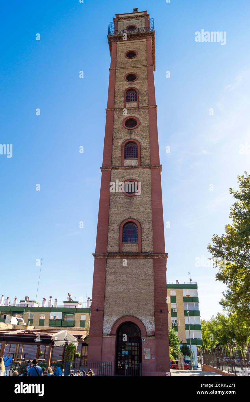 Torre de los Les Perdigones shot Tower, qui abrite maintenant une camera  obscura, 1885, Séville, Andalousie, Espagne Photo Stock - Alamy