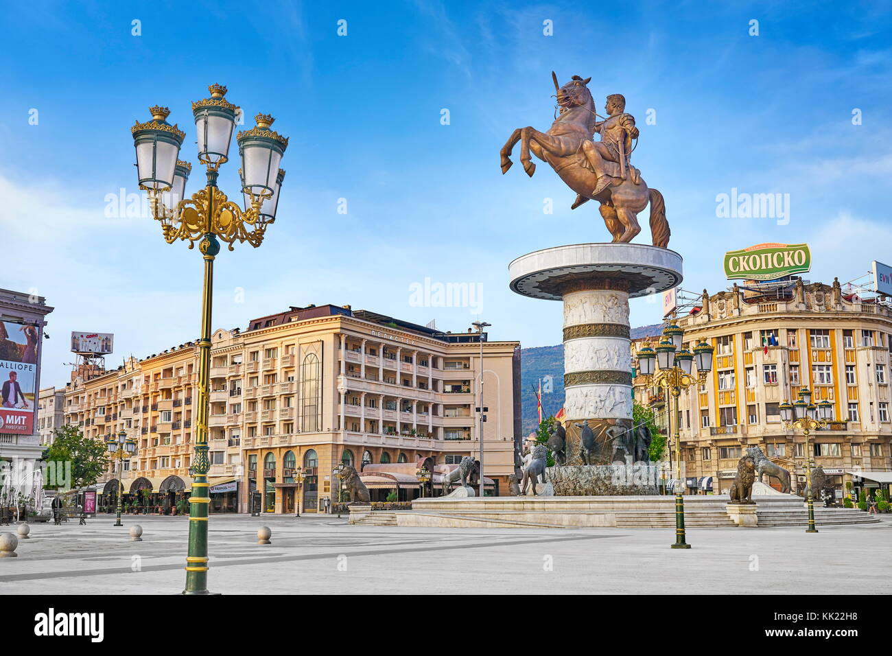 Guerrier sur un cheval de la statue, la place de Macédoine, Skopje, République de Macédoine Banque D'Images