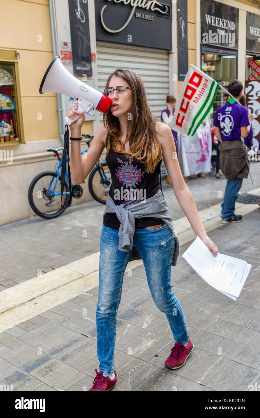 marche de protestation à Malaga en Espagne. Organisé dans le cadre de la Journée internationale des Nations Unies pour l'élimination de la violence à l'égard des femmes le 25 novembre 2017 Banque D'Images