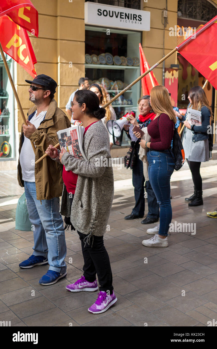 marche de protestation à Malaga en Espagne. Organisé dans le cadre de la Journée internationale des Nations Unies pour l'élimination de la violence à l'égard des femmes le 25 novembre 2017 Banque D'Images