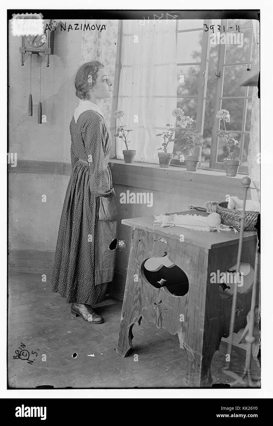 Portrait de l'actrice A. Nazimova, figure éminente du cinéma du début du XXe siècle. Connue pour son travail dans les films muets, elle est une actrice et scénariste américaine d'origine russe. Banque D'Images