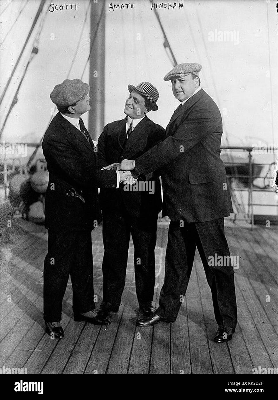 Antonio Scotti, Pasquale Amato, et William Hinshaw à bord du SS George Washington Banque D'Images