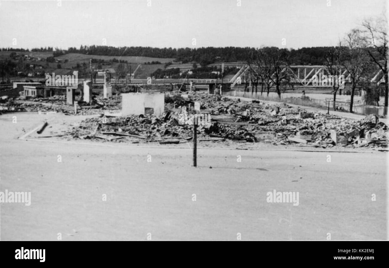 Cette image représente un lieu en Norvège détruit pendant l'occupation allemande pendant la IIe Guerre mondiale. Elle reflète la dévastation causée par les actions en temps de guerre et l'impact sur l'infrastructure norvégienne et la vie civile pendant l'occupation. Banque D'Images