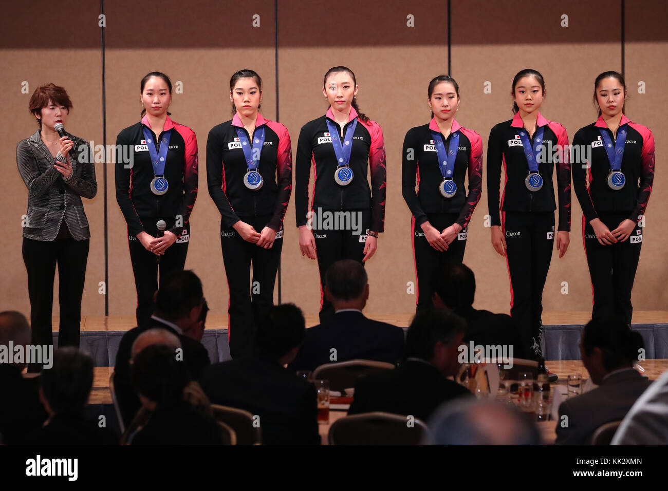 Tokyo, Japon. 28th novembre 2017. (De gauche à droite) Hiroko Yamazaki, Sayuri Sugimoto, Rie Matsubara, Mao Kunii, Kiko Yokota, Nanami Takenaka, Ayuka Suzuki (JPN) gymnastique rythmique : fête de la victoire des Championnats du monde 2017 à Tokyo, Japon . Credit: YUTAKA/AFLO/Alay Live News Banque D'Images