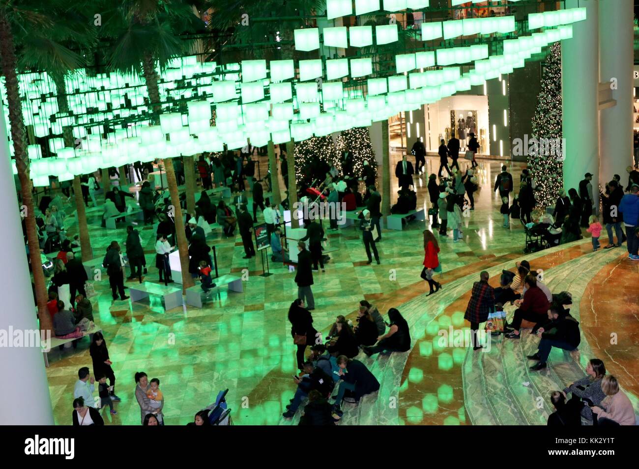 Installation de l'éclairage de vacances à Brookfield Place, New York USA Banque D'Images