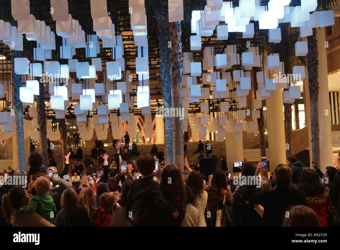 Installation de l'éclairage de vacances à Brookfield Place, New York USA Banque D'Images