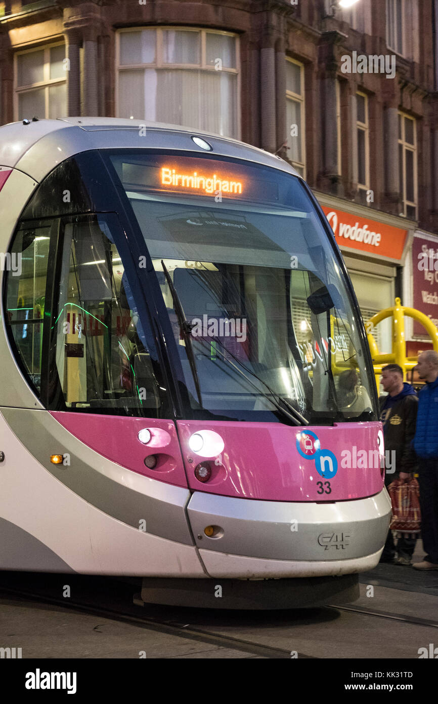 Midland metro tram dans le centre-ville de Birmingham, UK Banque D'Images