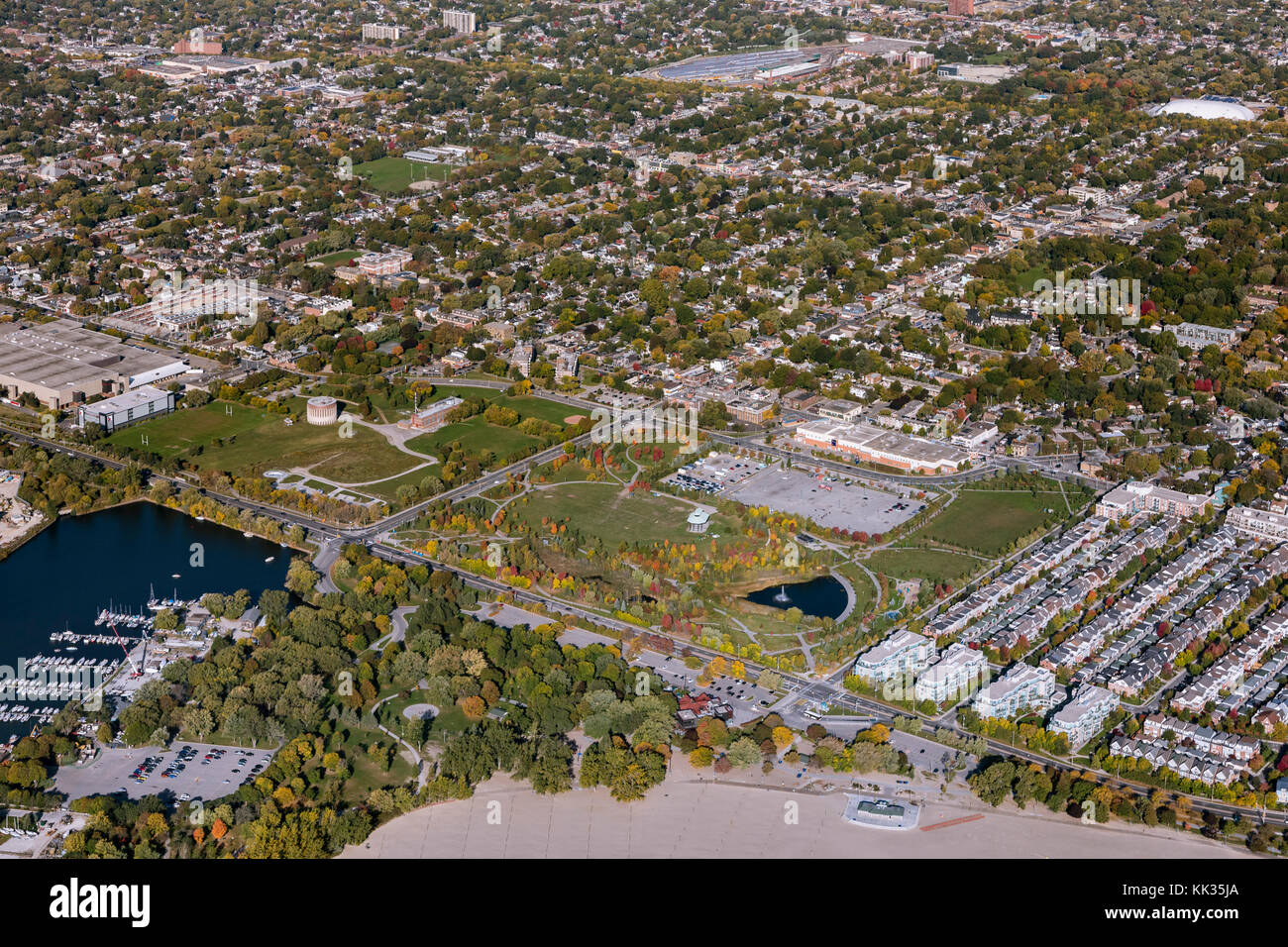 Vue aérienne montrant Woodbine Park East Toronto avec Ashbridges Bay. Banque D'Images Vue aérienne montrant Woodbine Park East Toronto avec Ashbridges Bay. Banque D'Images