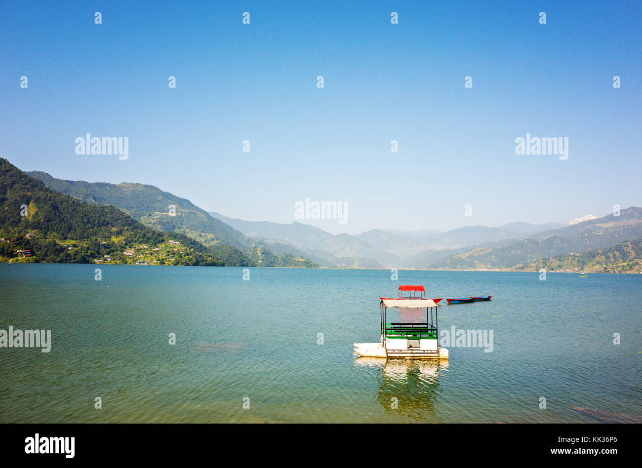 Randonnée à vélo, bateau lac Phewa, région du centre-ouest, célèbre destination touristique, Pokhara, Népal Banque D'Images