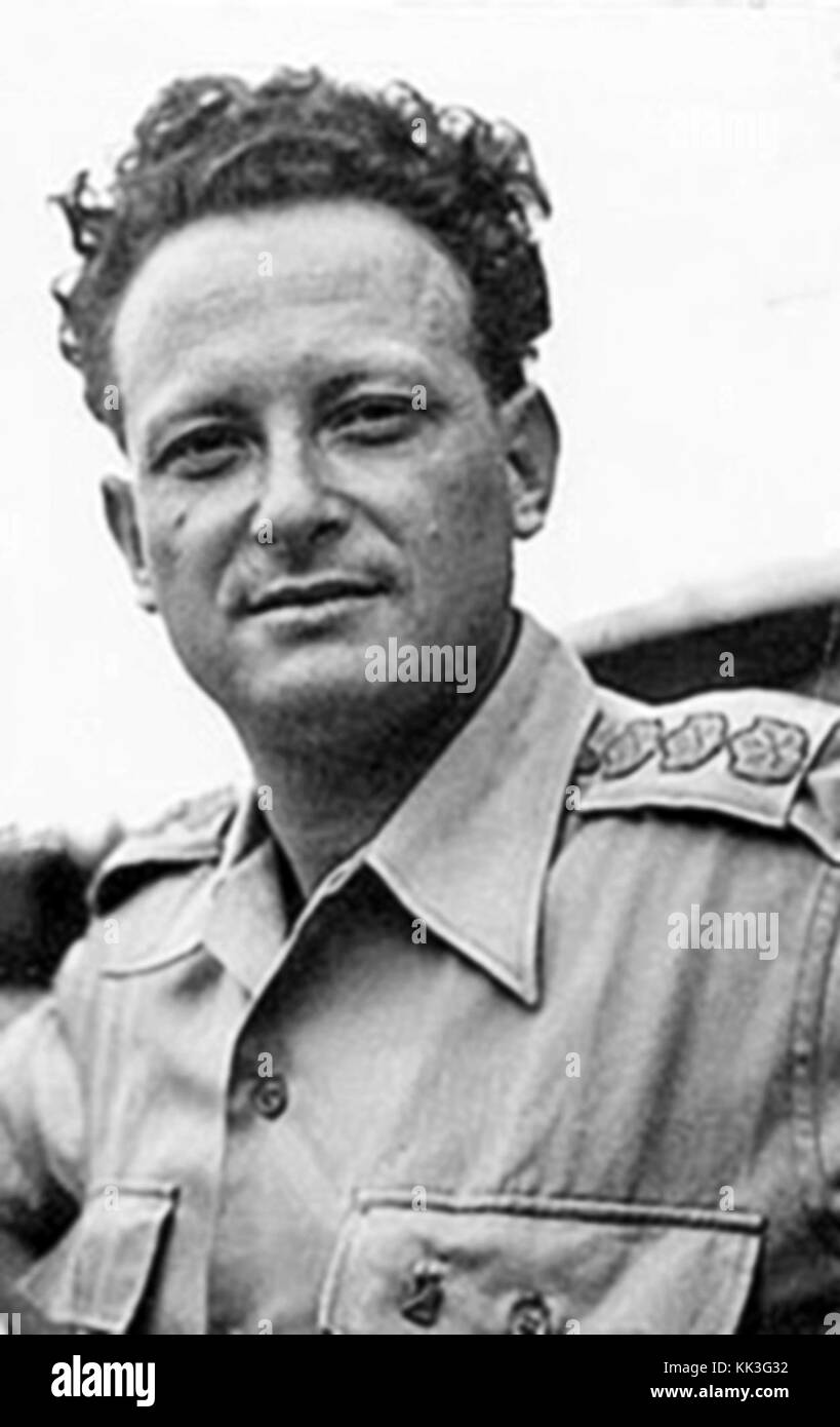 Yigal Allon était un homme politique et chef militaire israélien, connu pour son rôle dans la fondation de l'État d'Israël et son leadership dans les Forces de défense israéliennes. Il est devenu plus tard une figure éminente de la politique israélienne et a occupé divers rôles gouvernementaux, y compris en tant que vice-premier ministre. Banque D'Images