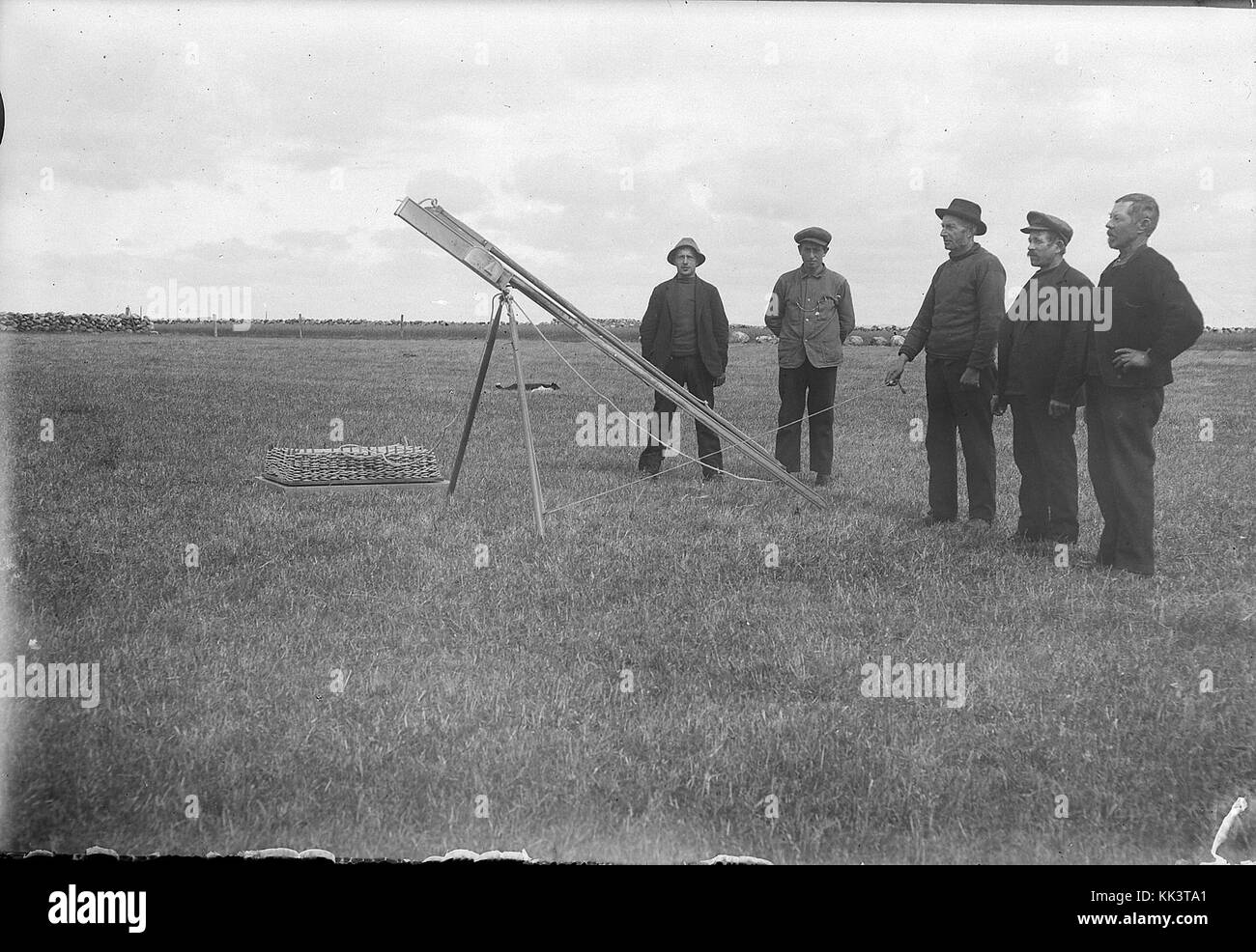 Le Redningsvesenet S 1602U7 est un navire de sauvetage utilisé par les services de sauvetage norvégiens. Elle joue un rôle crucial dans les opérations de recherche et de sauvetage, en particulier dans les zones côtières et maritimes de la Norvège. Banque D'Images