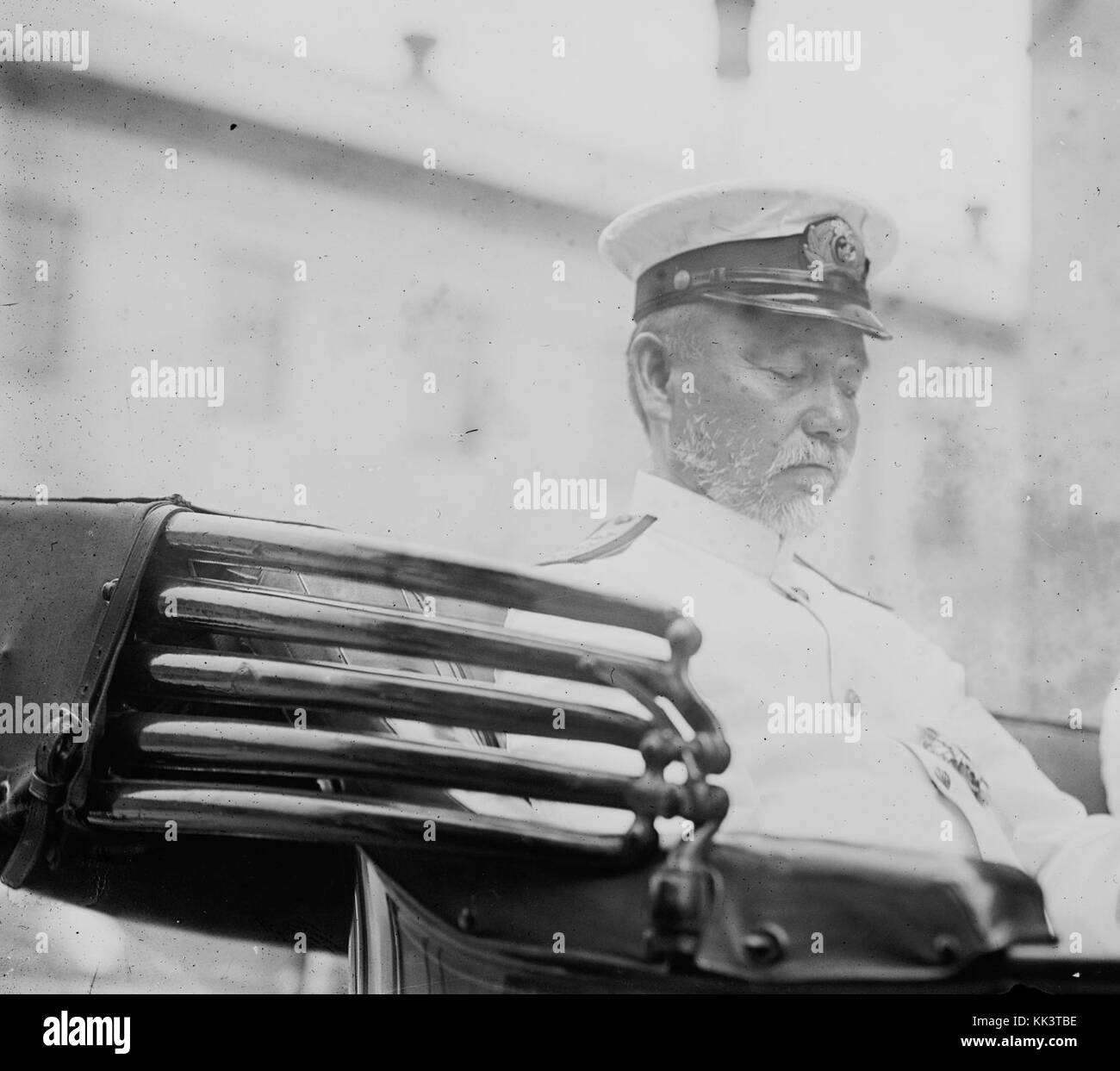 AdmTogoInBackOfCar1911 Banque D'Images