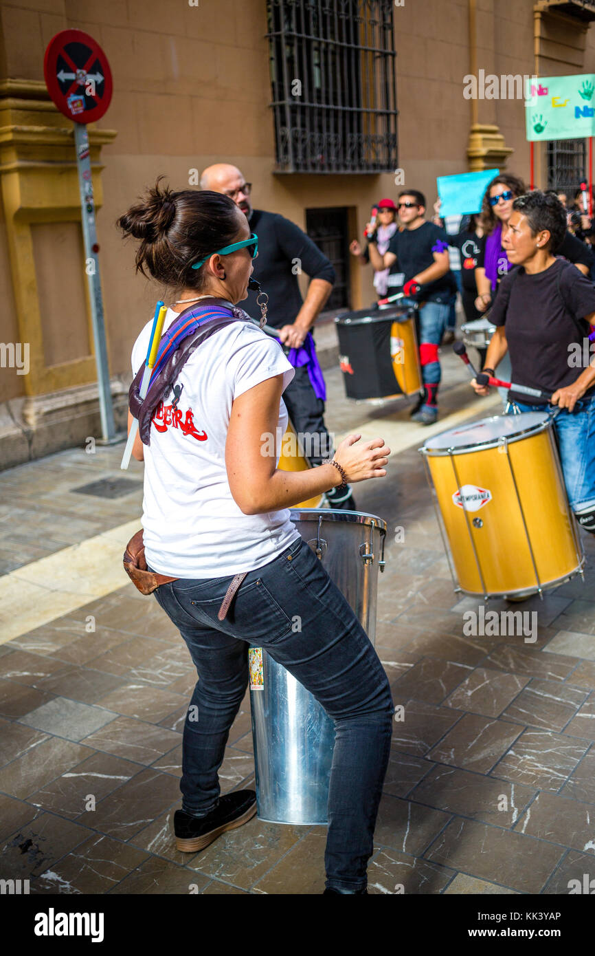 Protestation à Malaga en Espagne. organisée dans le cadre de la journée internationale pour l'élimination de la violence contre les femmes le 25 novembre 2017 Banque D'Images