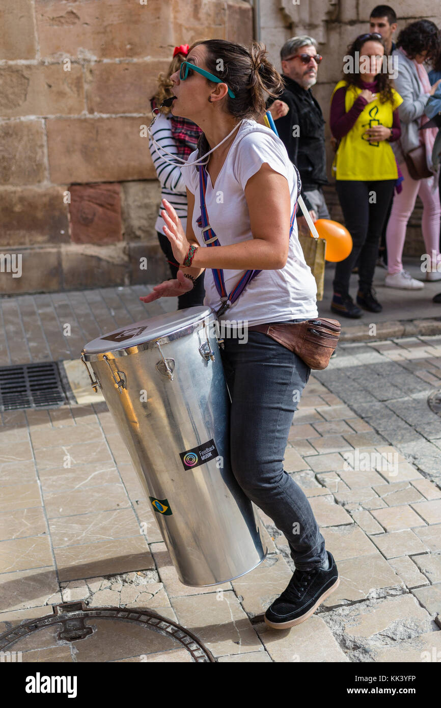 marche de protestation à Malaga en Espagne. Organisé dans le cadre de la Journée internationale des Nations Unies pour l'élimination de la violence à l'égard des femmes le 25 novembre 2017 Banque D'Images
