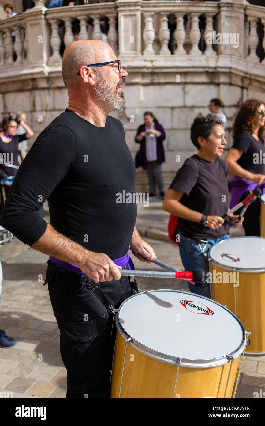 Protestation à Malaga en Espagne. organisée dans le cadre de la journée internationale pour l'élimination de la violence contre les femmes le 25 novembre 2017 Banque D'Images