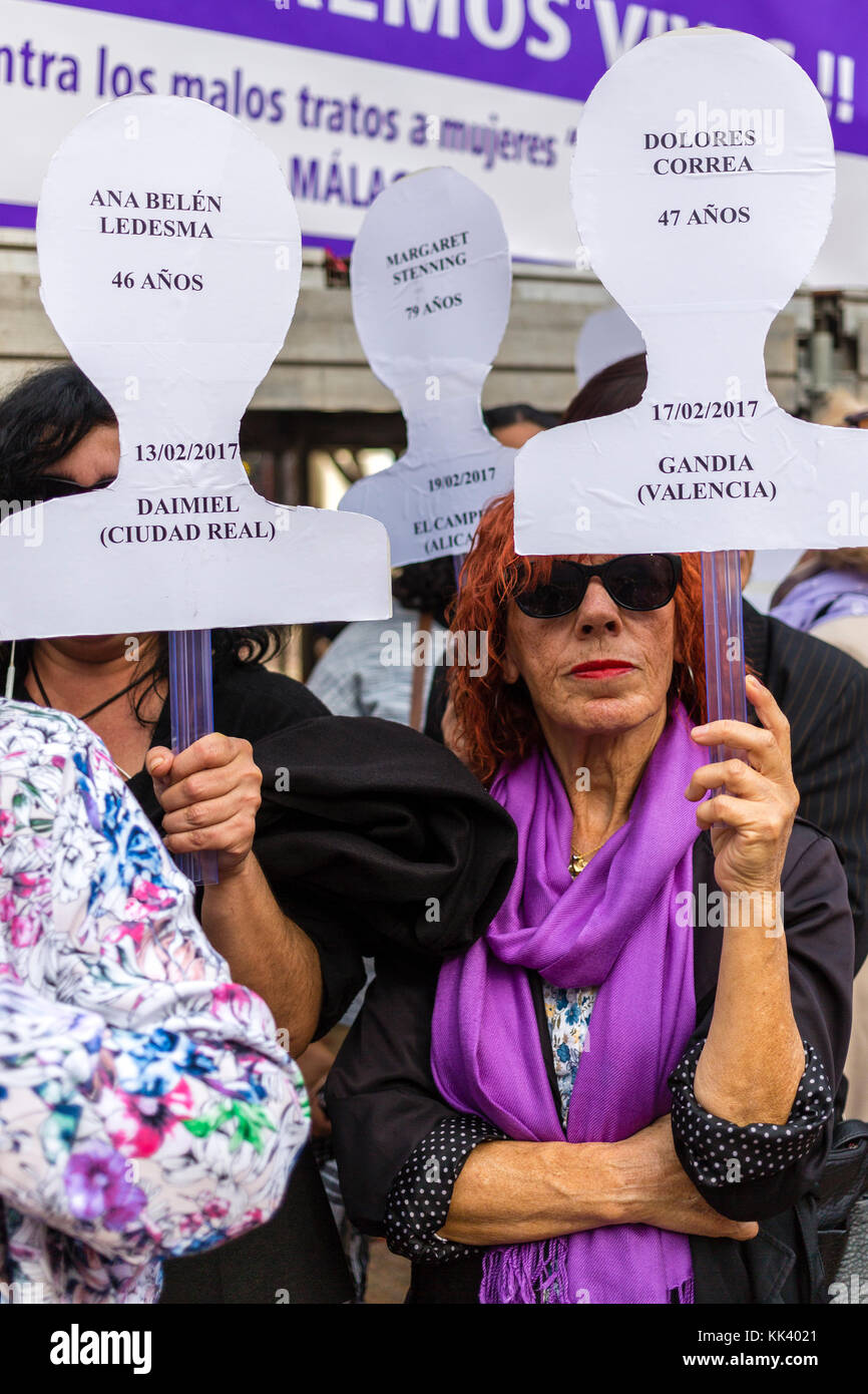 marche de protestation à Malaga en Espagne. Organisé dans le cadre de la Journée internationale des Nations Unies pour l'élimination de la violence à l'égard des femmes le 25 novembre 2017 Banque D'Images