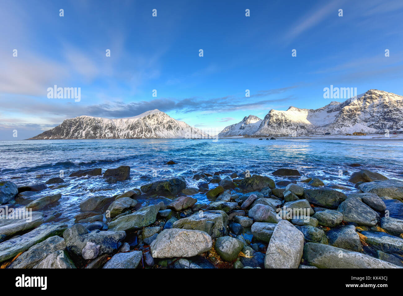 Skagsanden beach dans les îles Lofoten, norvège en hiver. Banque D'Images