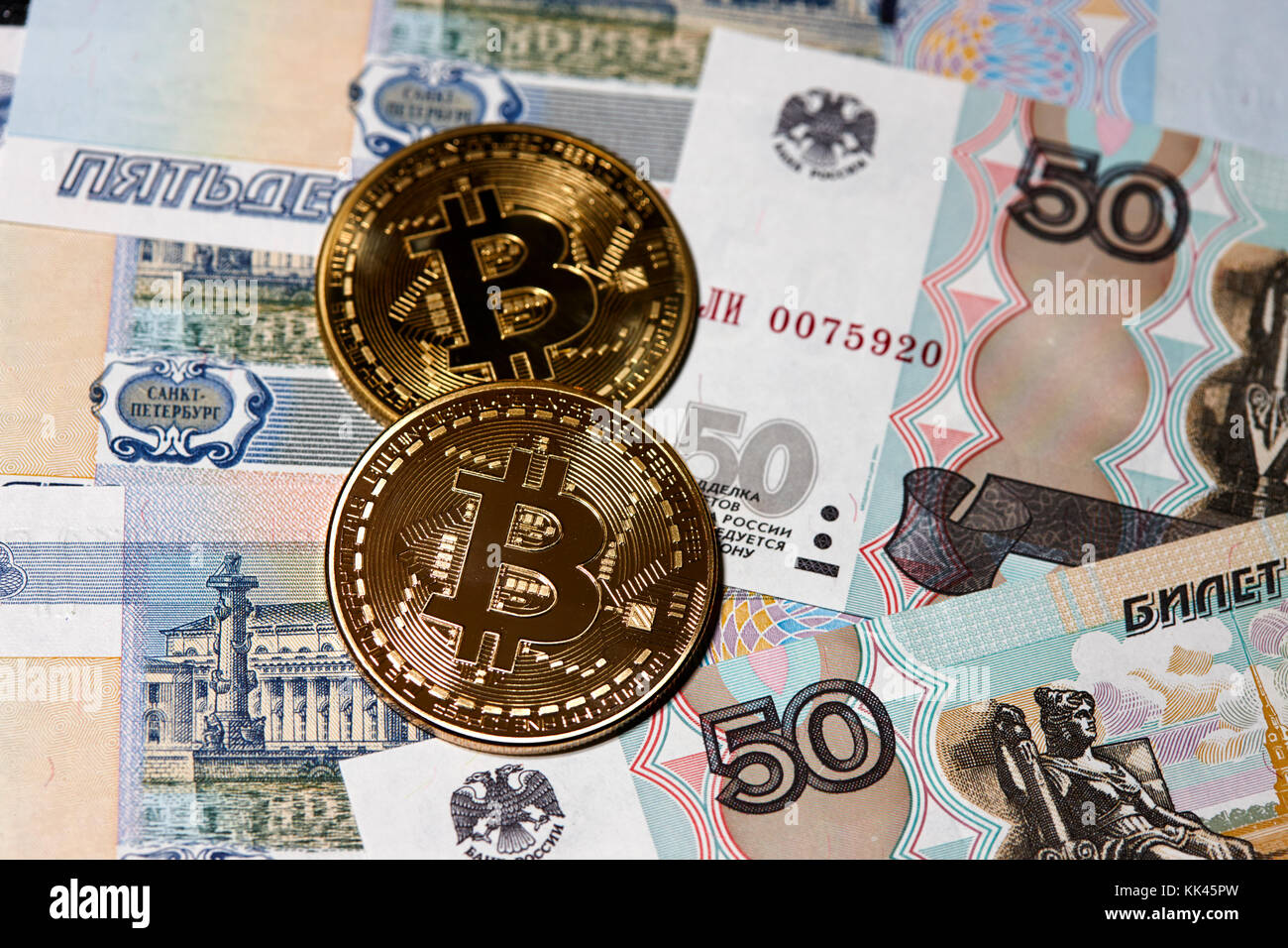 bitcoin avec roubles russes roubles billets Banque D'Images