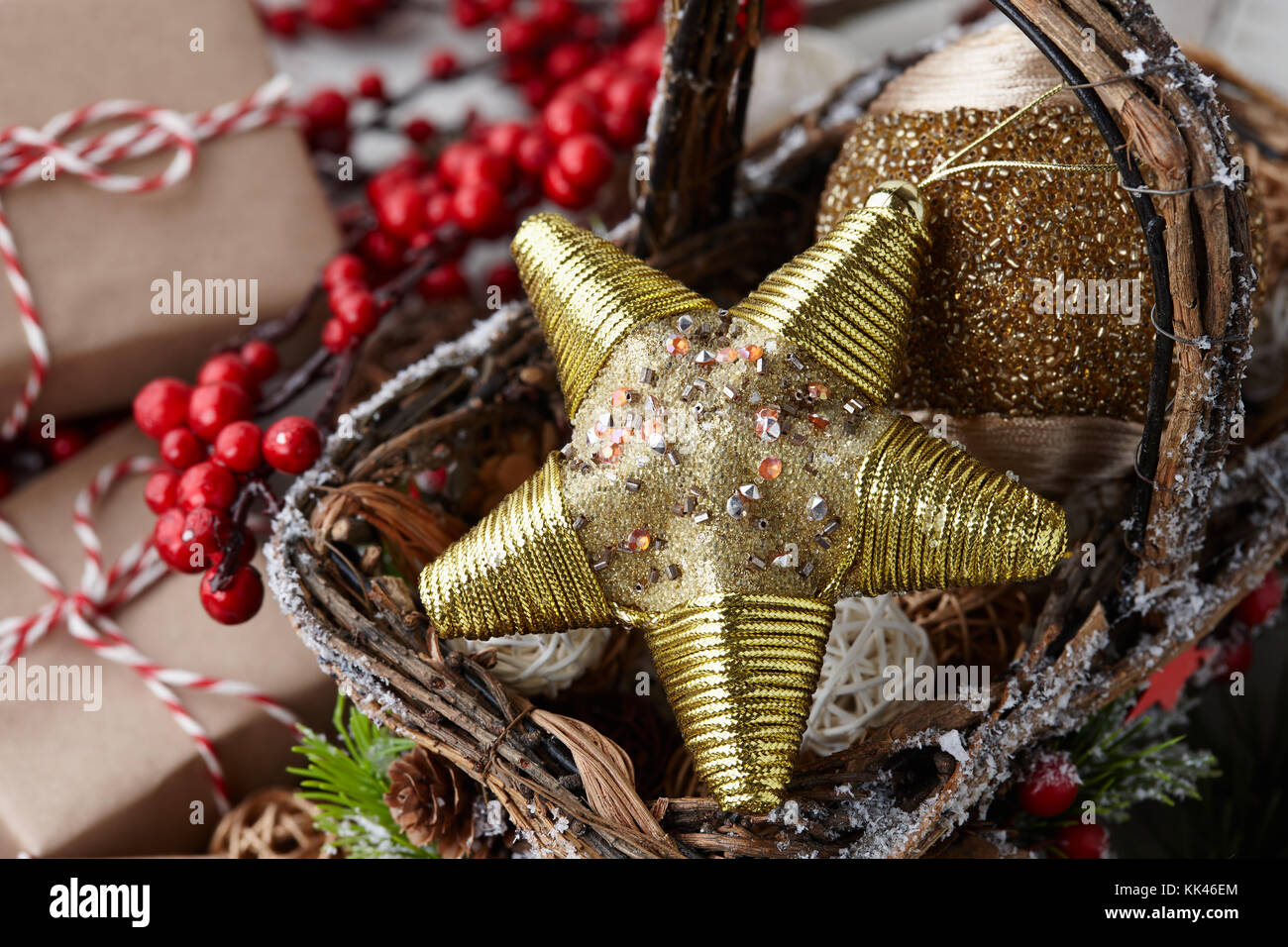 Golden Star de Noël et des décorations de Noël Banque D'Images