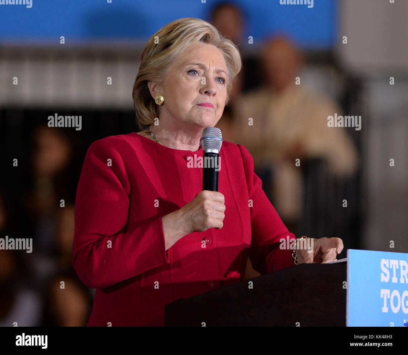 COCONUT CREEK, FL - OCTOBRE 25 : la candidate démocrate à la présidence Hillary Clinton fait campagne lors du vote précoce au Broward Collage North Campus Omni Auditorium le 25 octobre 2016 à Coconut Creek, Floride. Personnes : Hillary Clinton Banque D'Images