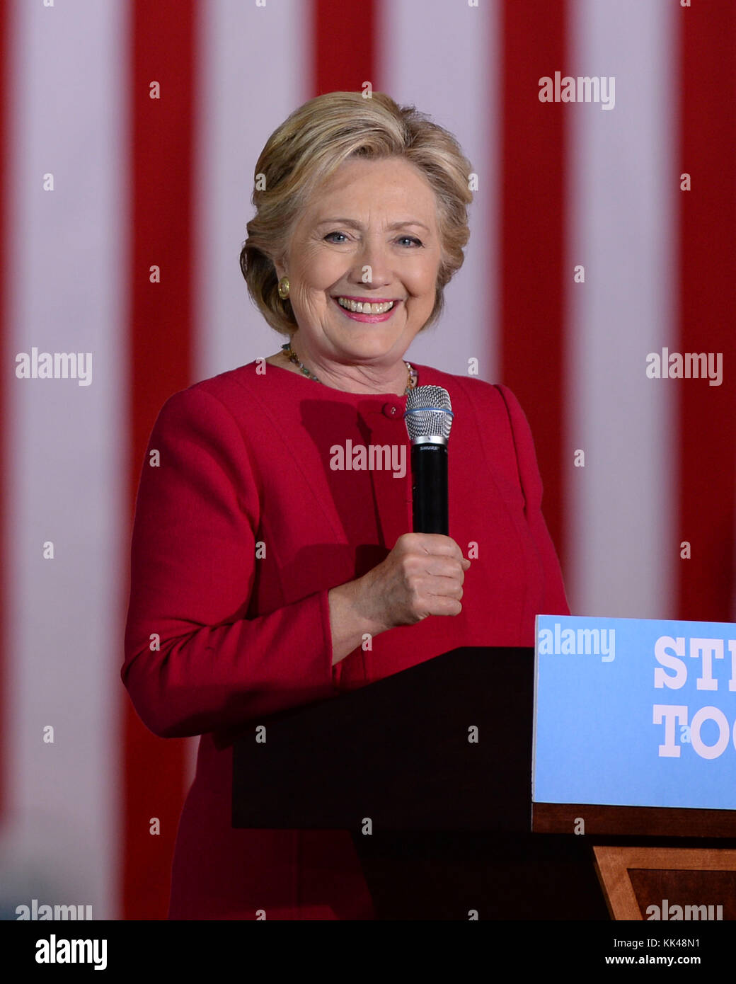 COCONUT CREEK, EN FLORIDE - 25 OCTOBRE : candidat présidentiel démocratique ancien secrétaire d'Etat américaine Hillary Clinton parle à un scrutin anticipé en rallye avec Coconut Creek le 25 octobre 2016 à Coconut Creek, en Floride. Avec deux semaines d'aller jusqu'au jour de l'élection, Hillary Clinton a fait campagne en Floride Personnes : Hillary Clinton Banque D'Images