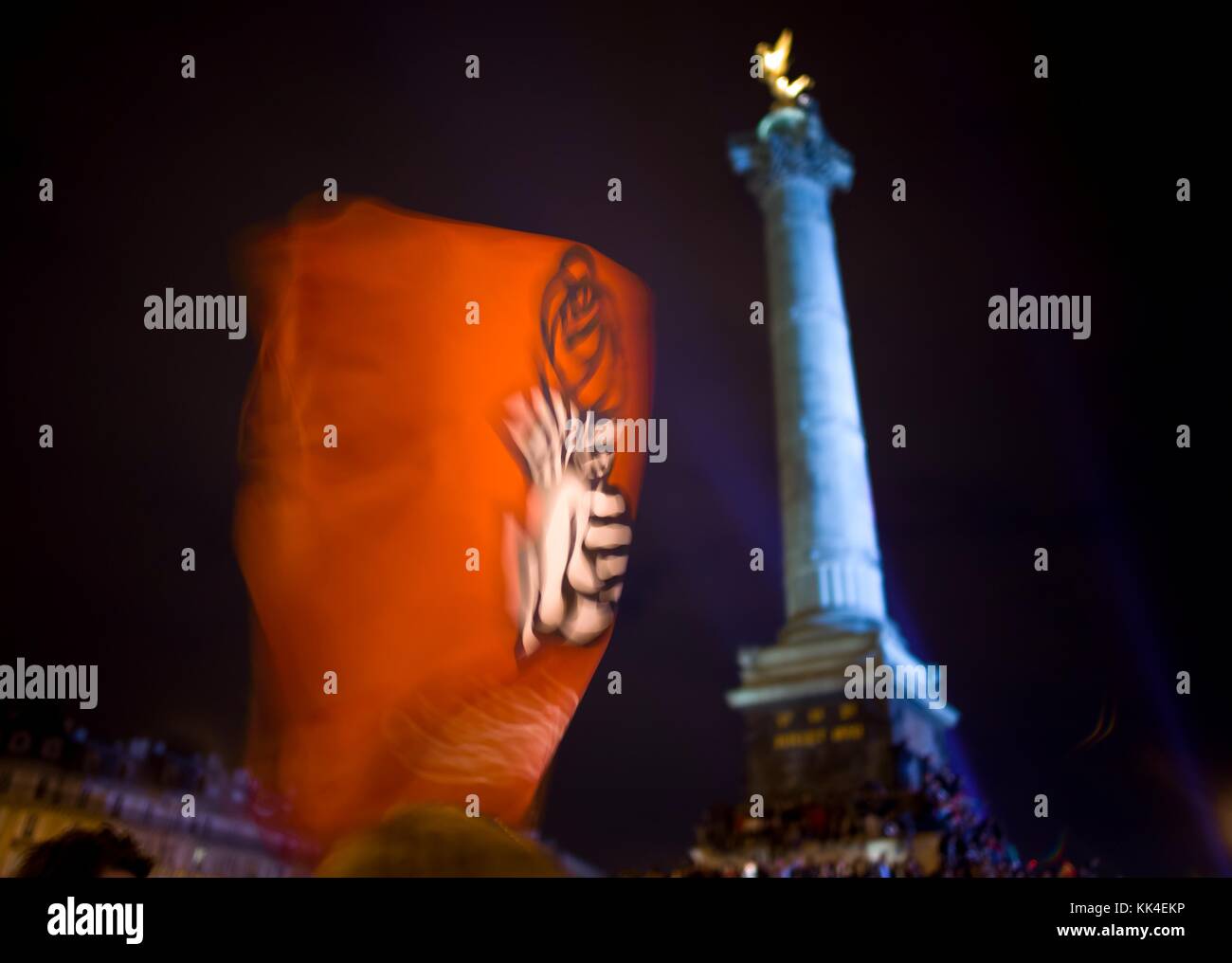 La place de la bastille à l'élection présidentielle résultats - 06/05/2012 - - la nation célèbre la victoire de la gauche socialiste, place de la bastille, le soir de l'élection présidentielle à paris. - Sylvain leser / le pictorium Banque D'Images