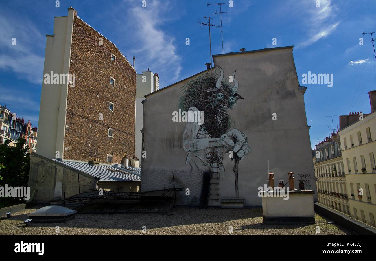 La Bête - 14/05/2012 - - Graffiti représentant la Bête, sur la façade d'un immeuble parisien - Sylvain Leser / le Pictorium Banque D'Images
