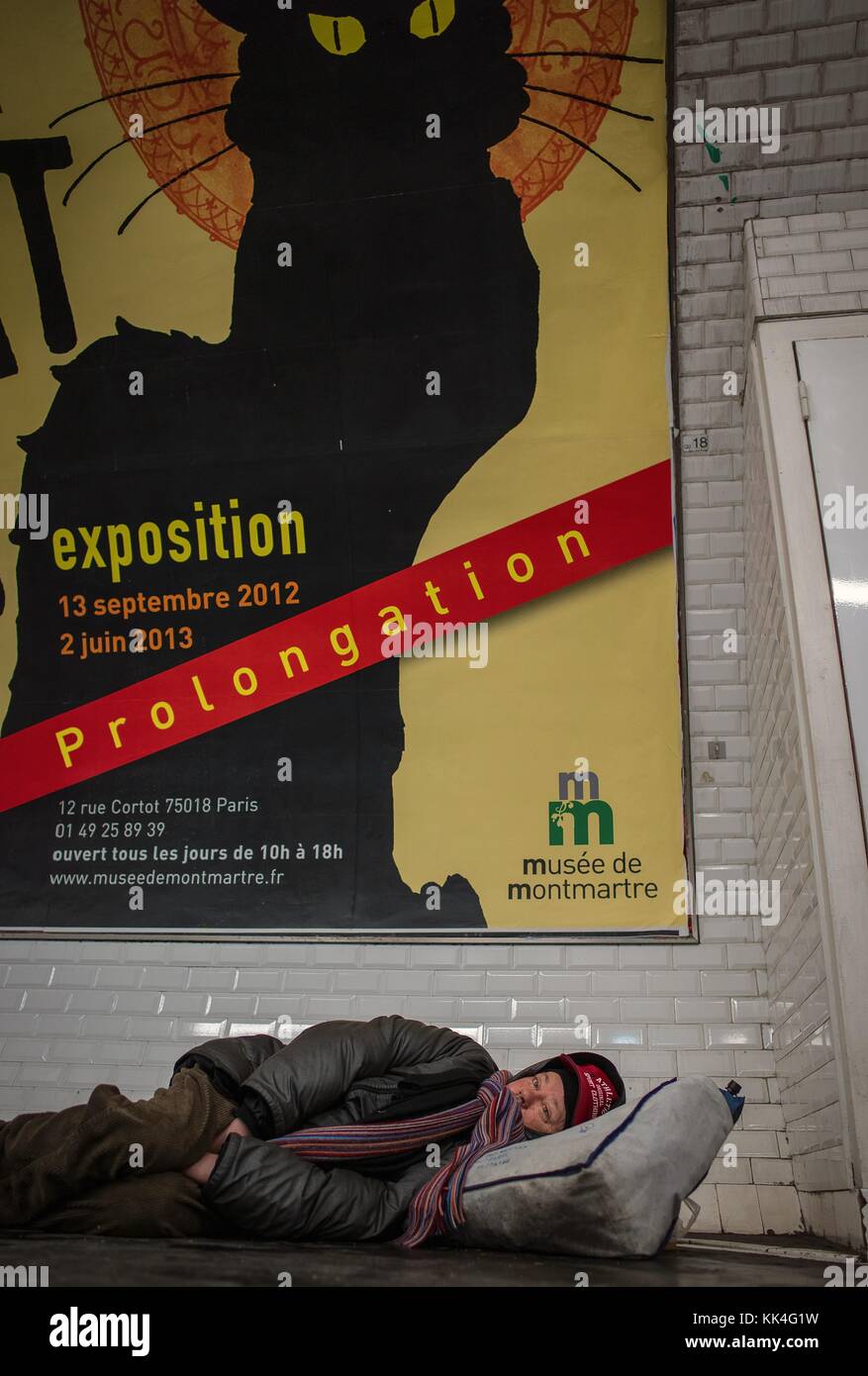 Prowling dans le métro - 23/01/2013 - France / Ile-de-France (région) / Paris - Portrait d'une personne sans domicile surnommée « dede ». Qui vit dans le métro depuis plus de 16 ans. C'est un homme fragile et handicapé. Ce soir il dort à la gare : rues des Boulets - Sylvain Leser / le Pictorium Banque D'Images
