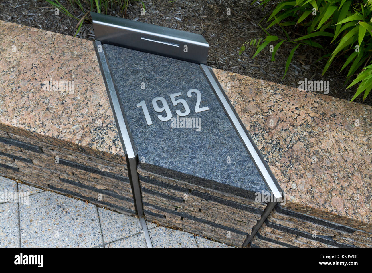 Marqueur de date (passagers ont été oubliés par l'âge) au Pentagone 911 Memorial, situé à côté du Pentagone dans le comté d'Arlington, en Virginie. Banque D'Images