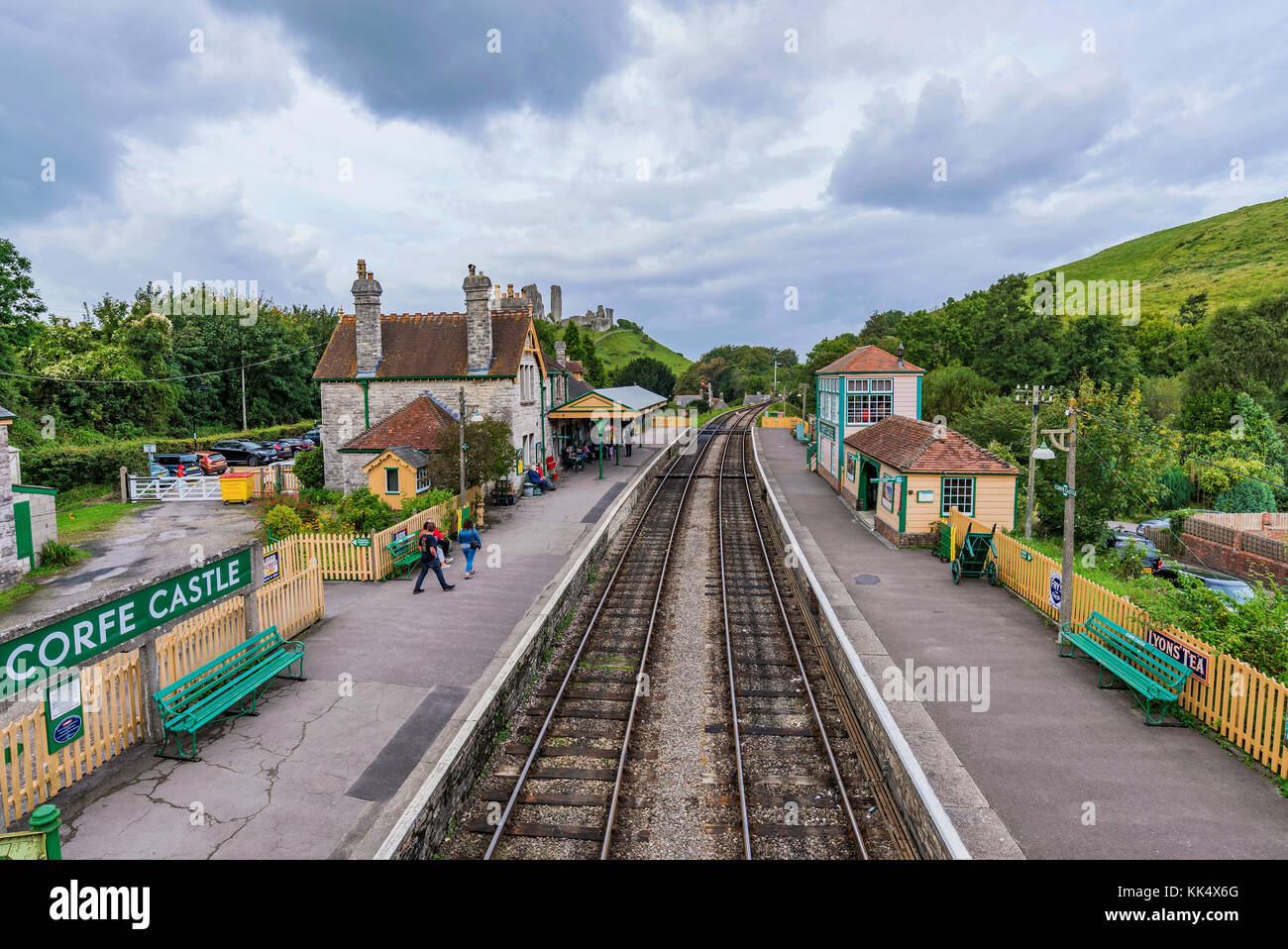 Corfe, Royaume-Uni - 06 septembre : c'est le château de Corfe gare. corfe est un petit village médiéval avec de vieux plats traditionnels britanniques architectur Banque D'Images