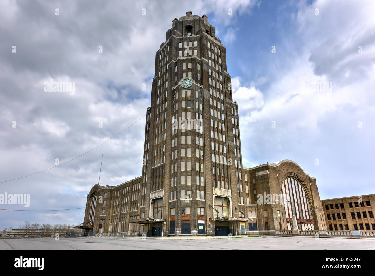 Buffalo central terminal est une ancienne gare ferroviaire de Buffalo, New York. Les 17 étages de style art déco a été actif de 1929 à 1979. Banque D'Images