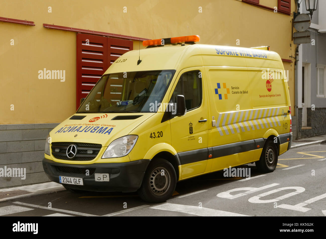 Ambulances ambulance espagnole healthcare assurance voyage maison de vacances maladie accidents maladies professionnelles van mercedes espagne services d'urgence Banque D'Images