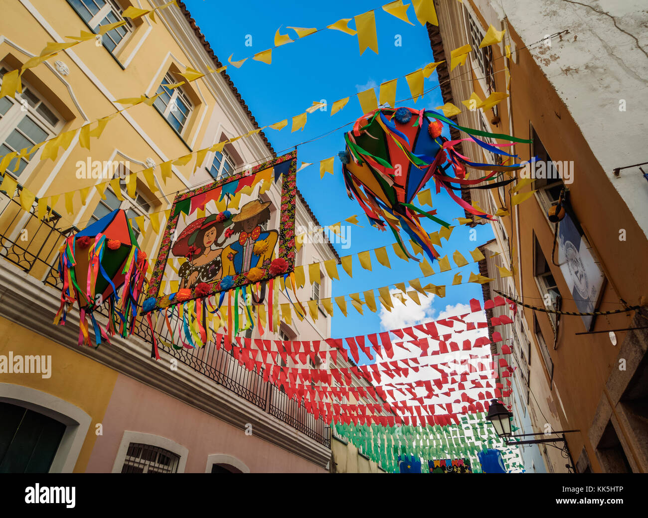 Festival de Sao Joao décorations sur les rues de Pelourinho, vieille ville, Salvador, état de Bahia, Brésil Banque D'Images