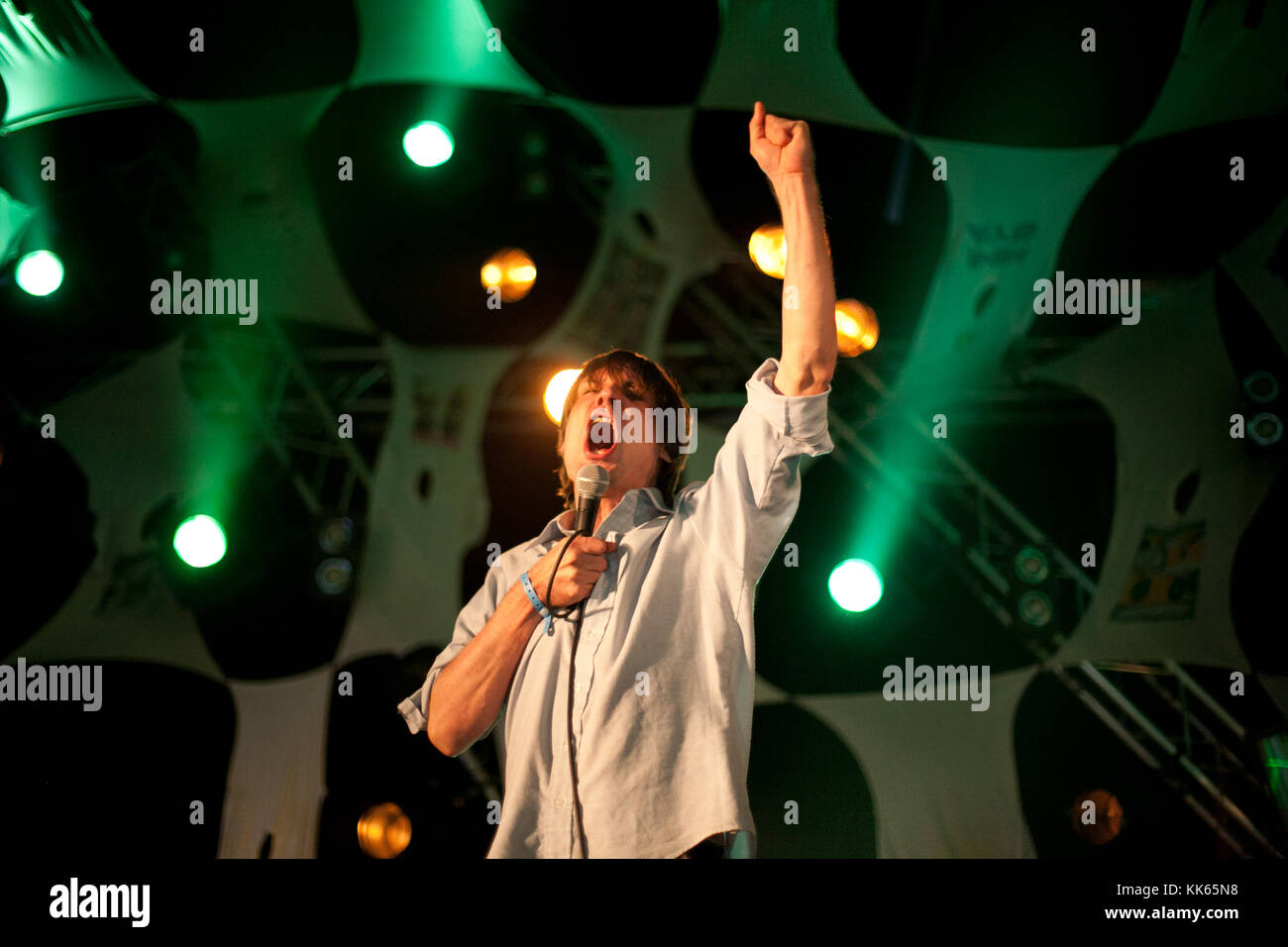 Le chanteur, musicien et compositeur John Maus effectue un concert live au festival de musique norvégienne Øyafestivalen 2012. John Maus est également connu comme le joueur de clavier pour Panda et Ariel Pink. La Norvège, 09/08 2012. Banque D'Images